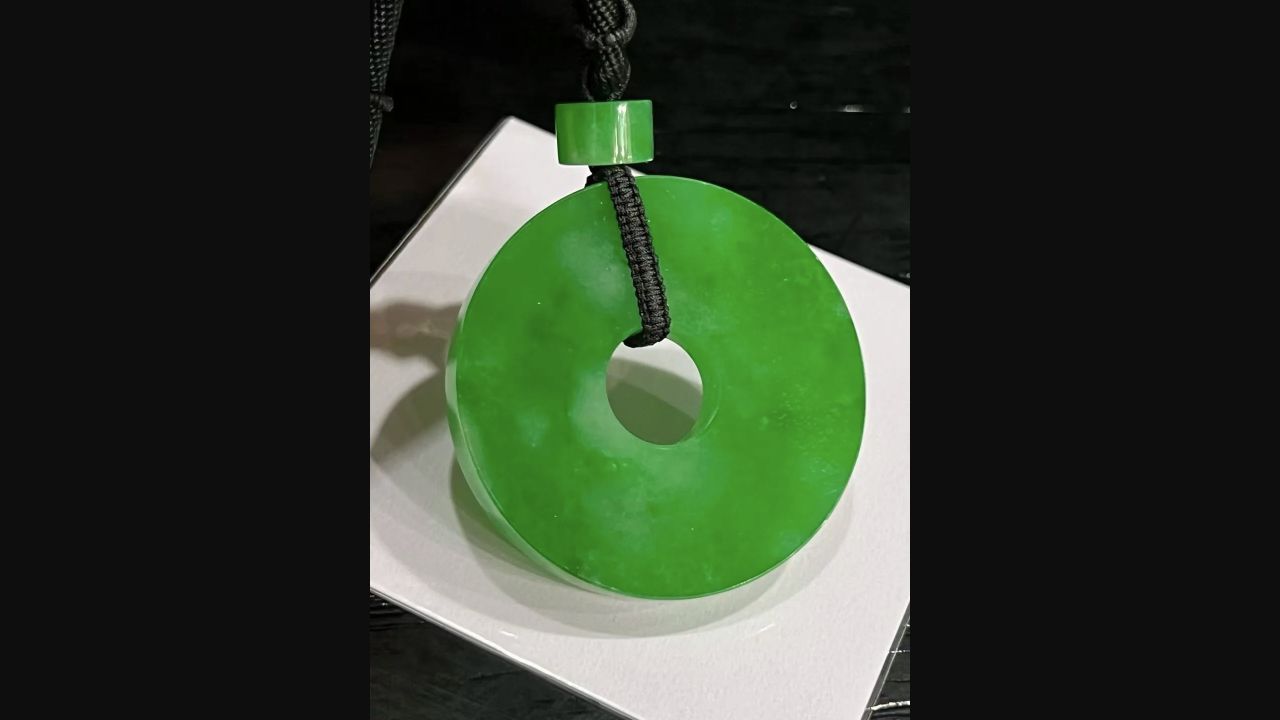 Green jadeite circle pendant