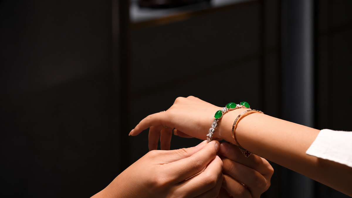 Jade bracelet fitting detail